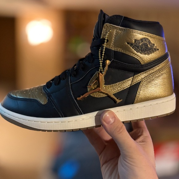 Jordan Other - Jordan 1 Retro High OG - Size 9 - Rare Hitter Black & Gold 🔥🔥🔥